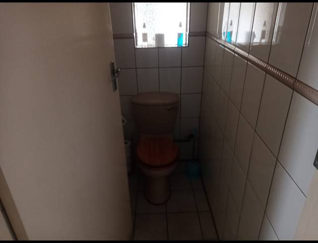 9 BEDROOM FREESTANDING FOR SALE IN KEMPTON PARK WEST
